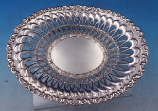 Nut Dish #3868  pierced  2.8oz  6 1/2