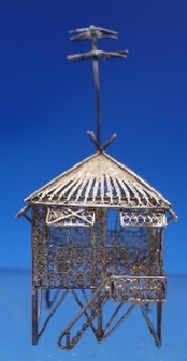 Doll House on stilts 1.64oz 2 7/8