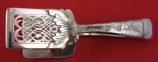 Asparagus Server / sandwich server  w/ leaves and berries  7 3/4