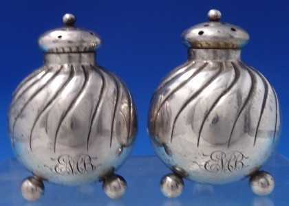 Salt and Pepper Shakers #504 w/ 3 ball feet and swirls around shakers 2.5oz total 2 1/4