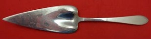 Pie Server not serrated  11 3/8